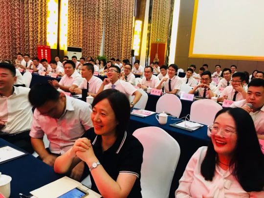 火星人集成灶銷(xiāo)售部9月績(jī)溪會(huì)議：我們是最棒的團(tuán)隊(duì)！